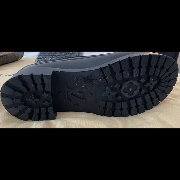 LOUIS VUITTON MONOGRAM RUBBER RAIN BOOTS - Picture 7 of 7